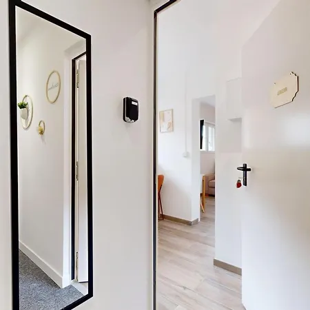 Expat Renting - Le Dolce - Netflix Apartment *